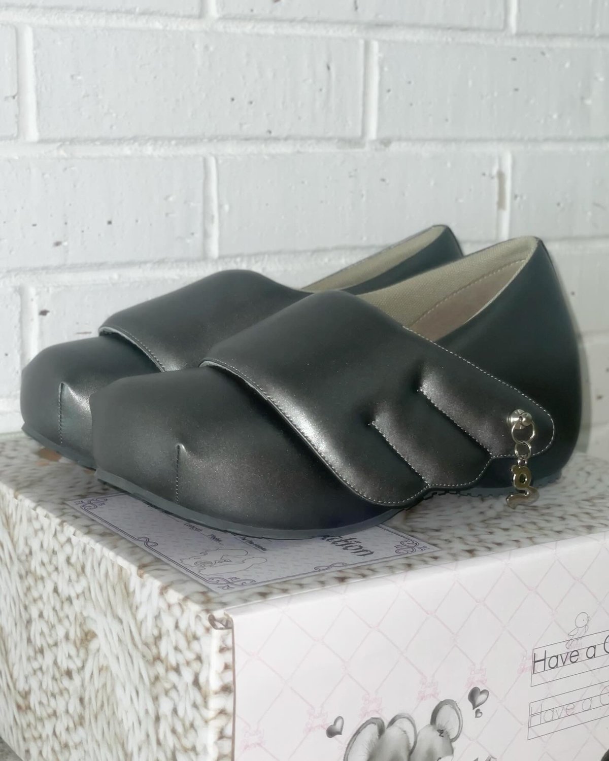 GRAPE / Gray Wing Platform Shoes | I/O PORT