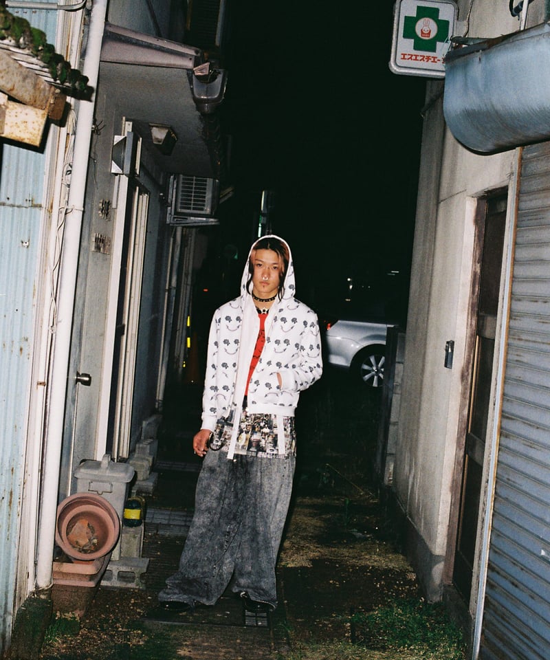momentel フーディー MOMENTEL / SMILE PIERCING HOODIE | I/O PORT