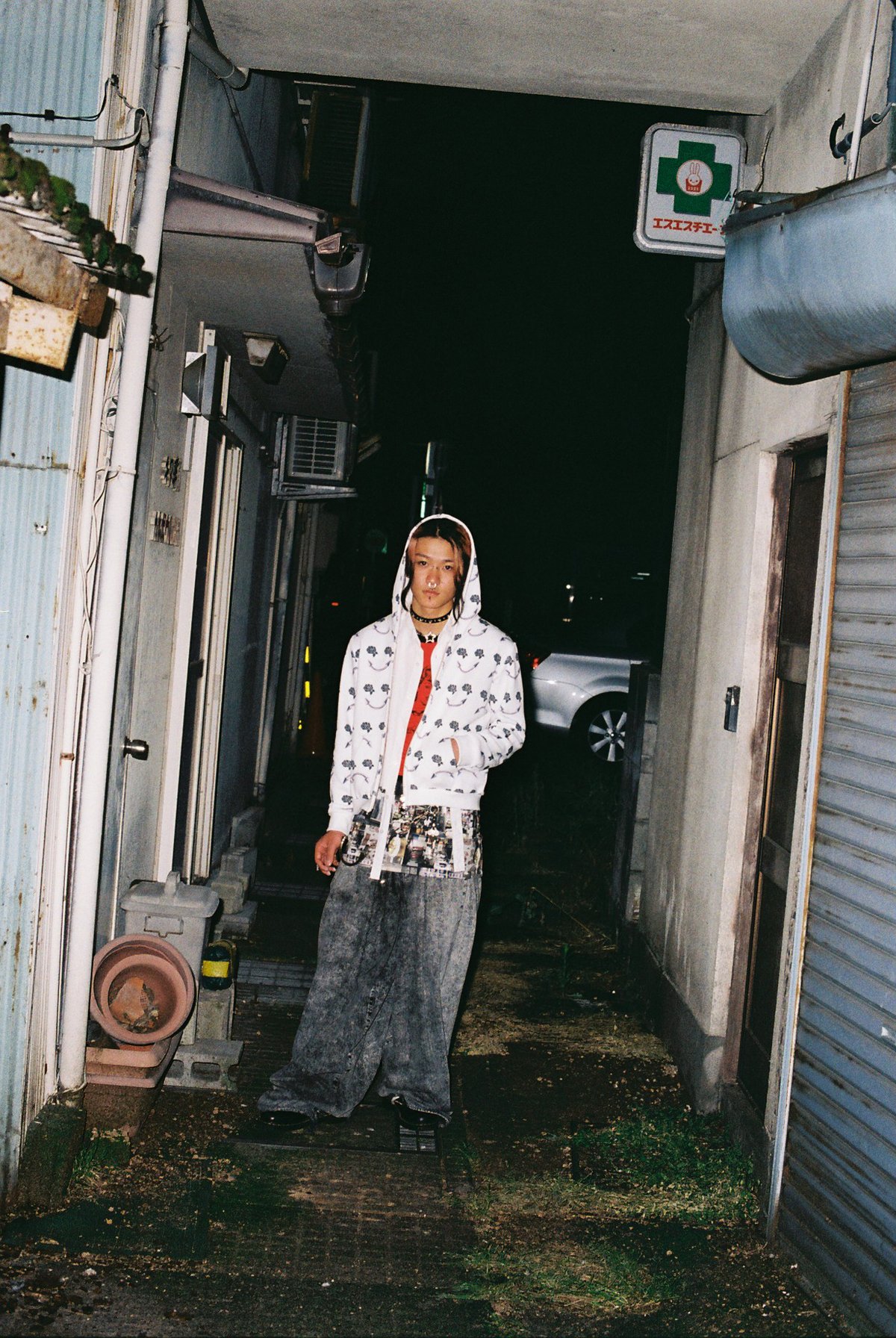 MOMENTEL / SMILE PIERCING HOODIE | I/O PORT MOMENTEL / SMILE PIERCING HOODIE | I/O PORT