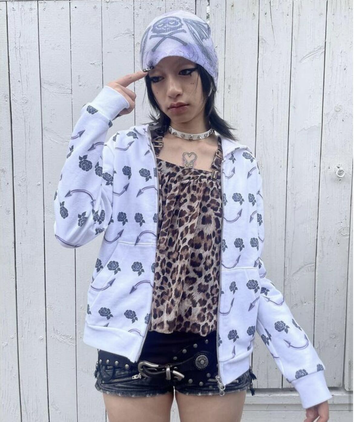 MOMENTEL / SMILE PIERCING HOODIE | I/O PORT