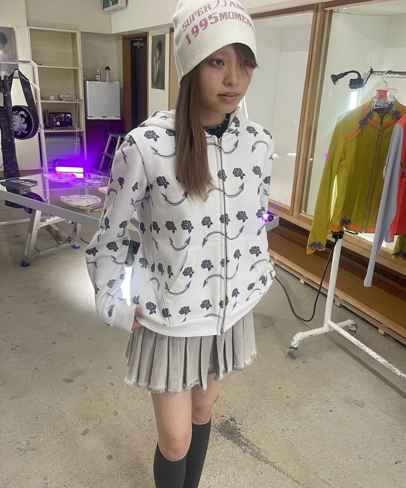 momentel フーディー MOMENTEL / SMILE PIERCING HOODIE | I/O PORT