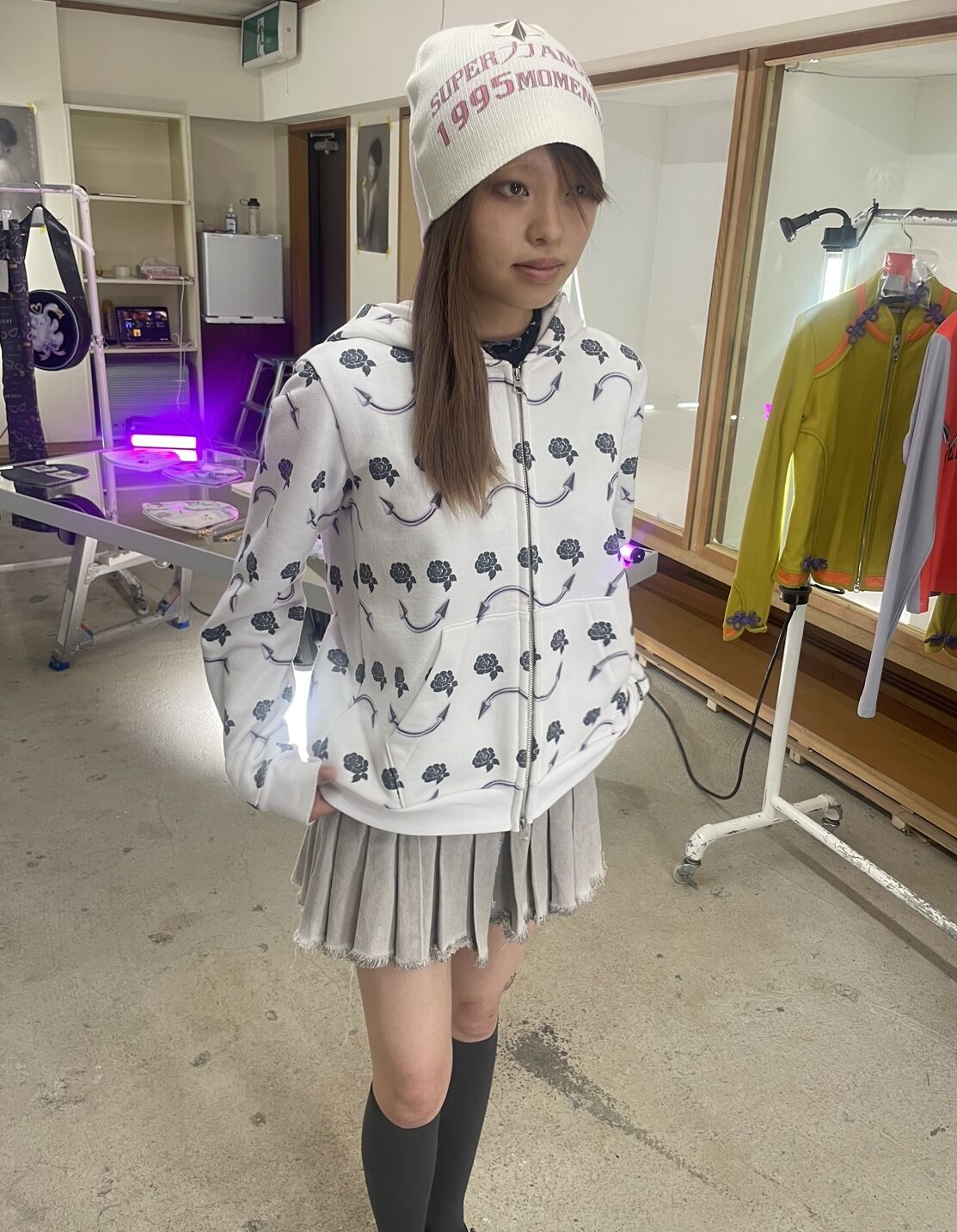 momentel フーディー MOMENTEL / SMILE PIERCING HOODIE | I/O PORT