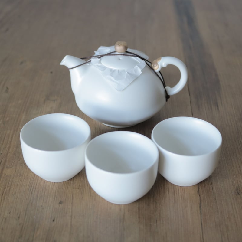 台湾 麥傳亮 作 吉祥如意壺 煎茶器セット 箱付き 如意 煎茶 茶器セット 青白磁 小 宝瓶 急須 湯呑 片口 3客セット 紅茶