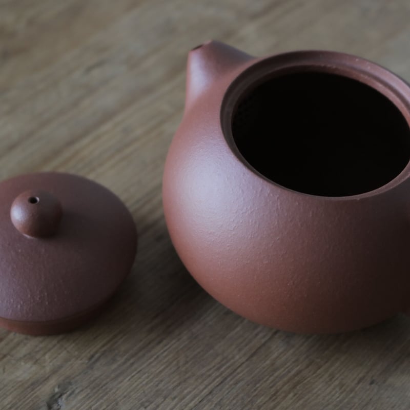 茶色陶器の持ち手付き壺 つぼっクマ(飴釉) - Craft・Gift ヤッチとムーン オンラインショップ