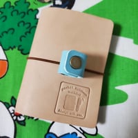 ochibiなm5 ヌメ革×スカイブルー