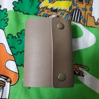ochibiなm5フラップ グレージュ ×ボルドー