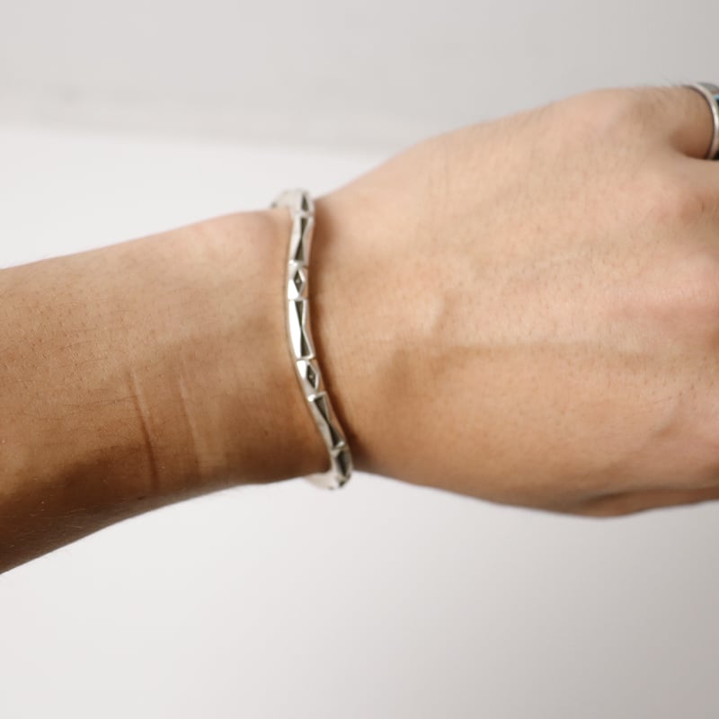 故トーマスカーティスバングルインディアンジュエリーシルバージェニファー