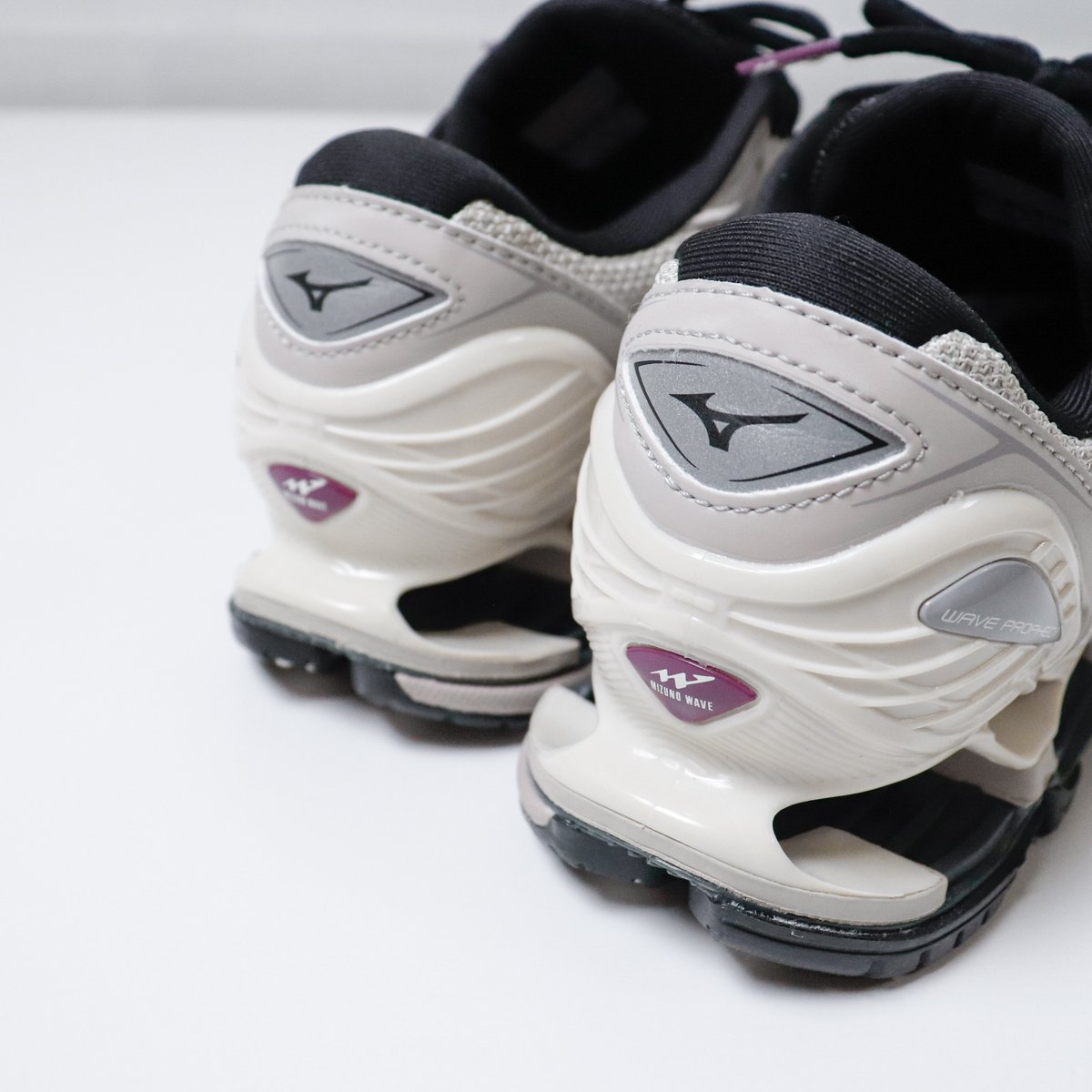 再入荷【UNISEX】MIZUNO[ミズノ] WAVE PROPHECY LS | BLUE