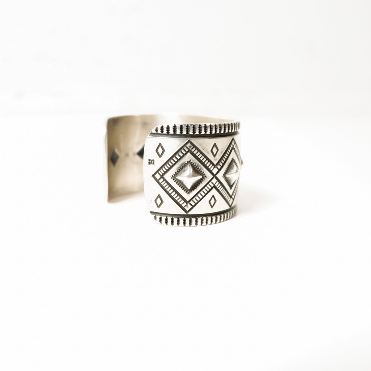 ハリソンジム Harrison Jim ナバホ バングル インディアンジュエリー indian jewery】インディアンジュエリー【Harrison Jim】ハリソンジム
