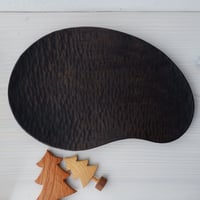 クルミの三ツ足皿（豆型・大皿・黒染）