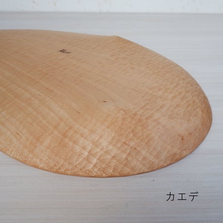 カエデとクルミの三ツ足皿（豆型・大皿）