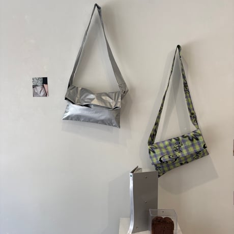 『THE EDIBLE OBJECTS』by A'bake / shoulder bag(1)・Silver(2)・Cookie dough CAT