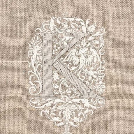 イニシャル刺繍付きリネン生地「K」