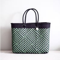 MERCADO BAG TAPETE：BLACK / METALLIC GREEN (XS)