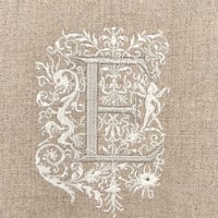 イニシャル刺繍付きリネン生地「E」