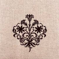 刺繍付きリネン生地