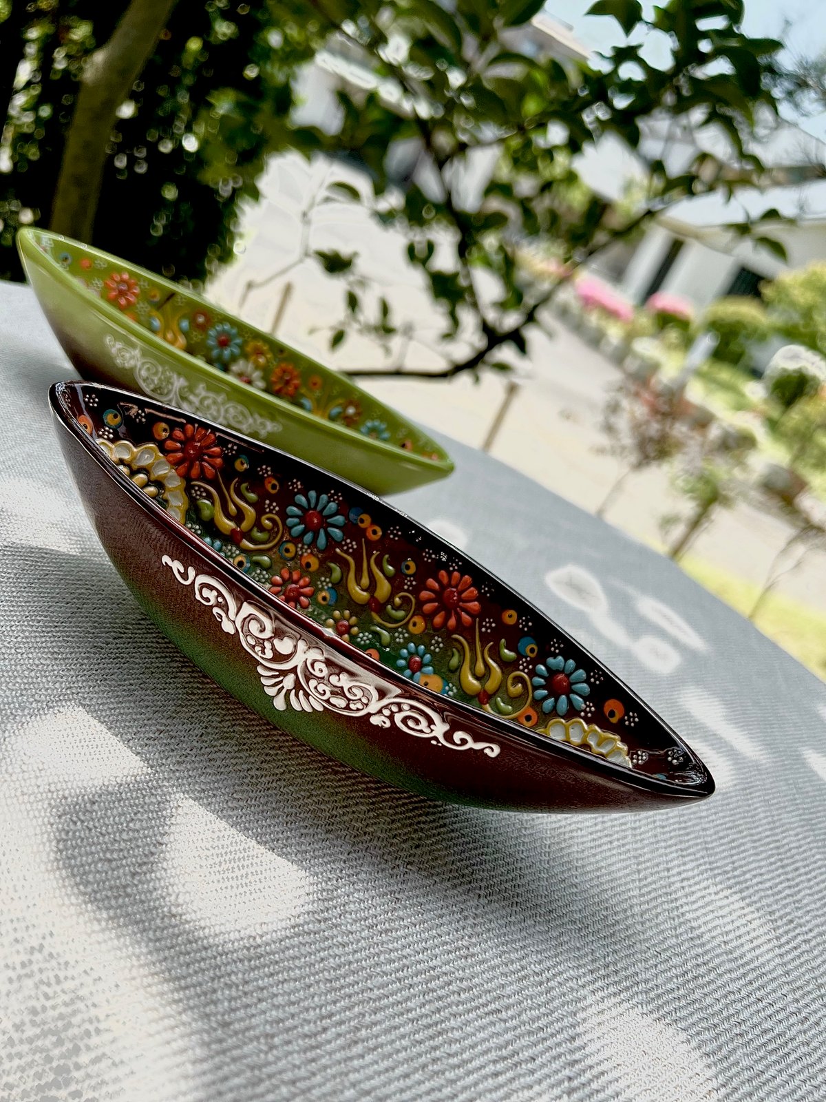 オスマントルコの陶磁器　作品集　船・海の柄 トルコ陶器ボート船型S・ブラウン | Online Store KuTembea