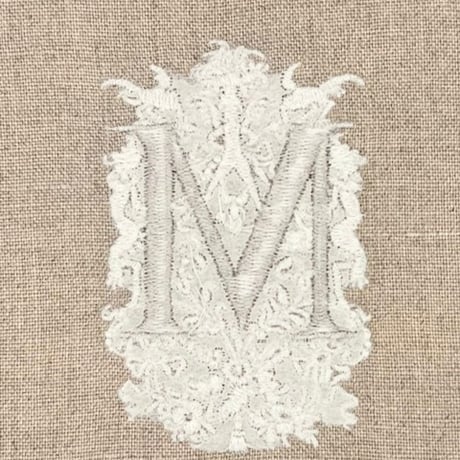 イニシャル刺繍付きリネン生地「M」