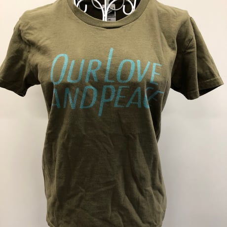 Our love and peace Tシャツ