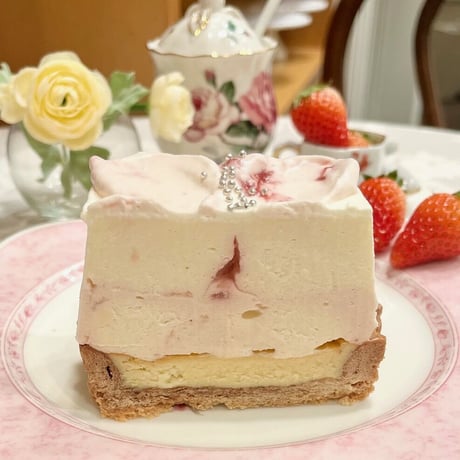 【Strawberry】Season Double Cheesecake／苺ダブルチーズケーキ  （W18cm D8.5cm）4~5名
