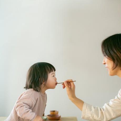 【動画とスプーンのセット】言語聴覚士が語る離乳食講座前編＆後編（２本分）＆よく噛む子に育てるスプーン