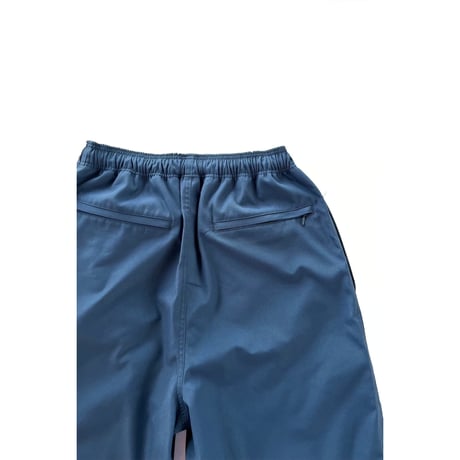 COMFORTABLE REASON - Cropped Shorts