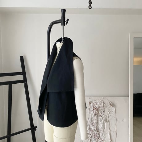 1M design "VEST"
