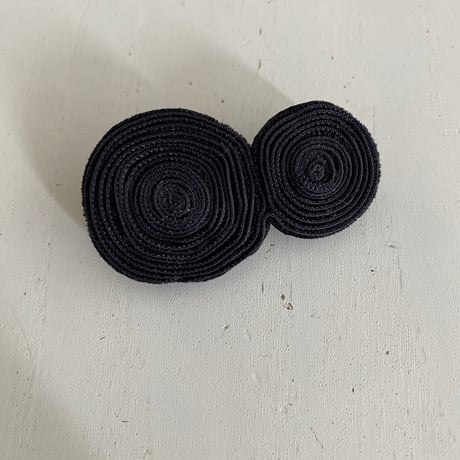 RIBBON ⚫️● brooch
