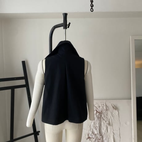 1M design "VEST"