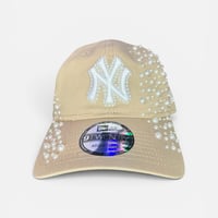 【リメイク】New Era 9TWENTY / NYヤンキース カスタムパール＆ローズ刺繍キャップ（ベージュ）