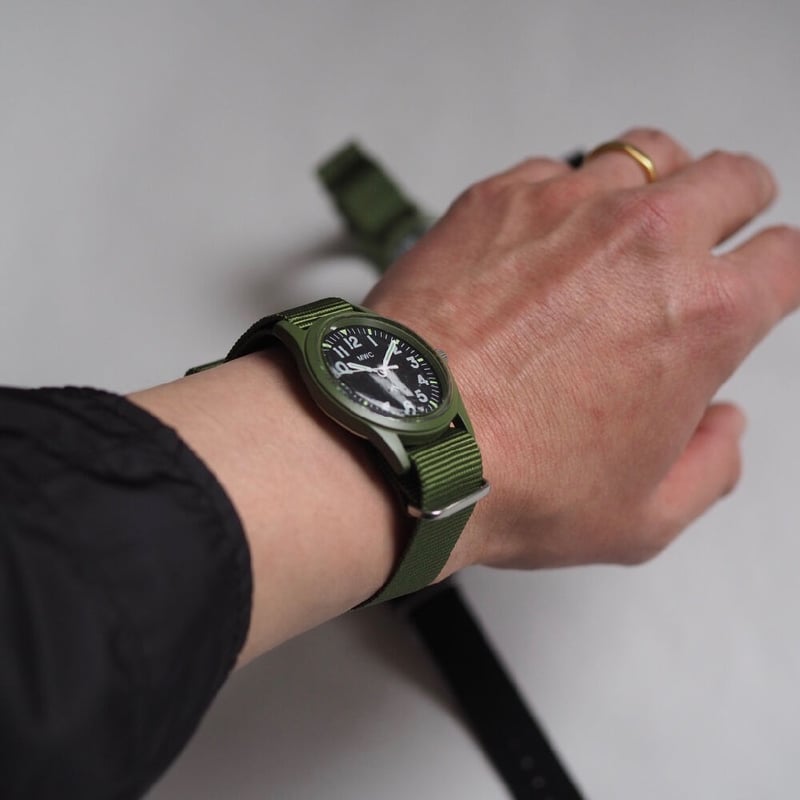 MWC MILITARY QUARTZ 腕時計 ブラック MWC Mechanical/Quartz Hybrid NATO Pattern Military Pilots