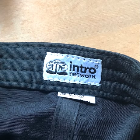 INTRO STORE®︎ Logo Cap