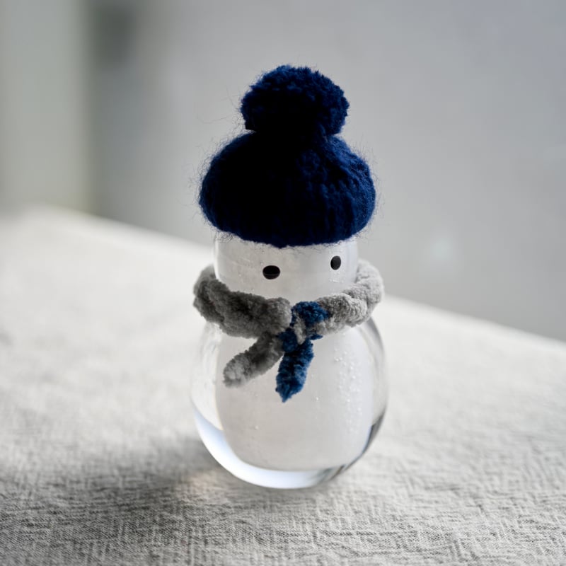 再販可能♪雪降る天使の雪だるま イヤホンジャック ( ストラップ に変更可能) 再販可能♪雪降る天使の雪だるま イヤホンジャック ( ストラップ