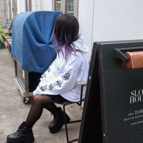 【AFYF ON GILDAN社】 DARK BEAR HOODED SW [WHITE-SLEEVE BEAR]