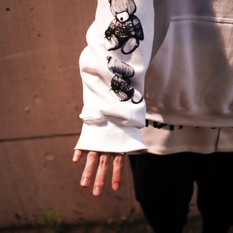 【AFYF ON GILDAN社】 DARK BEAR HOODED SW [WHITE-SLEEVE BEAR]