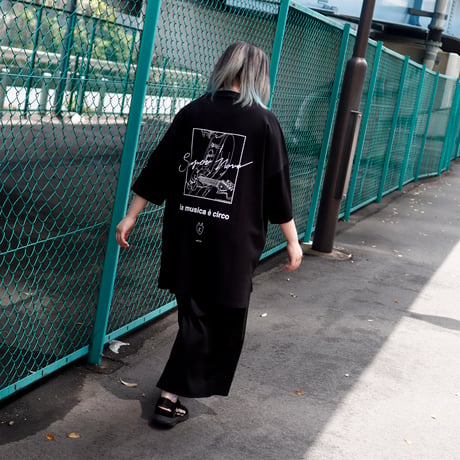 【AFYF】 KMN LIKE HUMAN PREMIUM T SHIRT [BK-GUITAR]