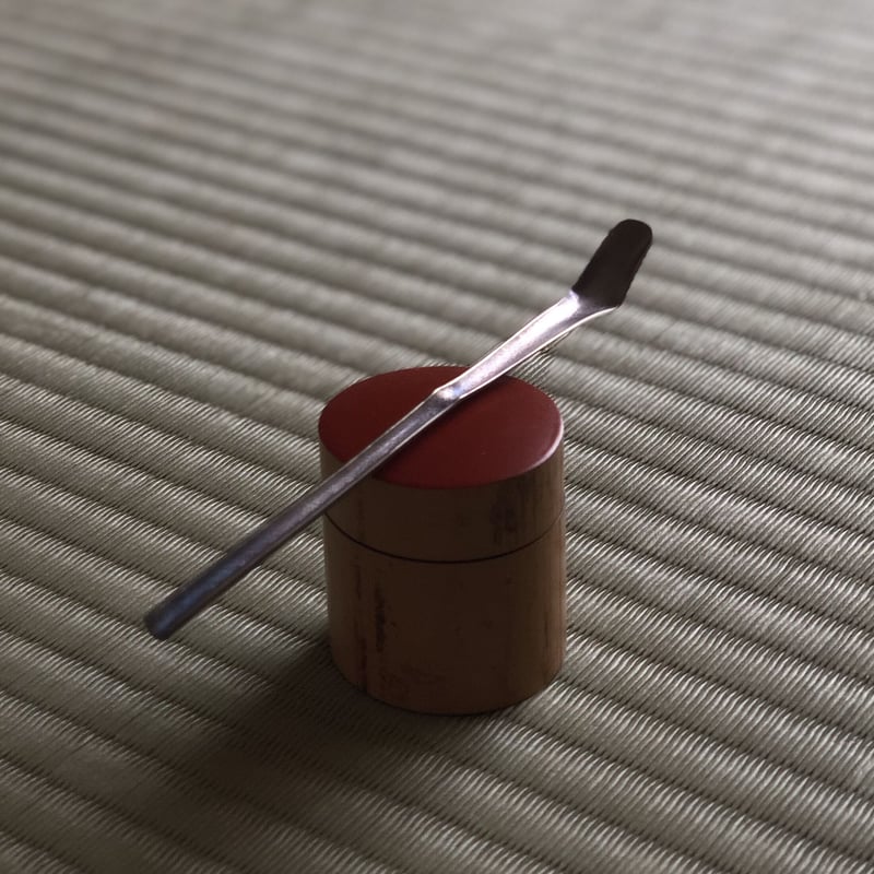 南鐐茶杓【大徳寺溜め】 | metal smith Yukari Ohara