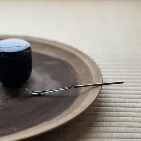 南鐐中節茶杓（新月）【黒仕上げ】