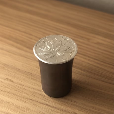 南鐐刻花蓮花文茶器