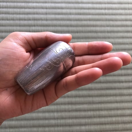 南鐐お守り棗【花唐草　鎚目•いぶし銀仕上げ】