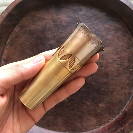 黄銅輪花茶筅筒１