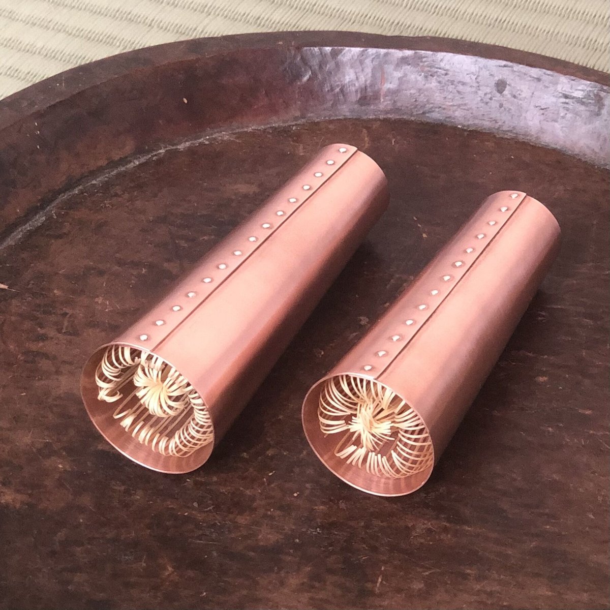 銅茶筅筒(大)【銀綴じ目•茶筅付】 | metal smith Yukari Ohara 銅茶筅筒(大)【銀綴じ目•茶筅付】 | metal smith Yukari Ohara