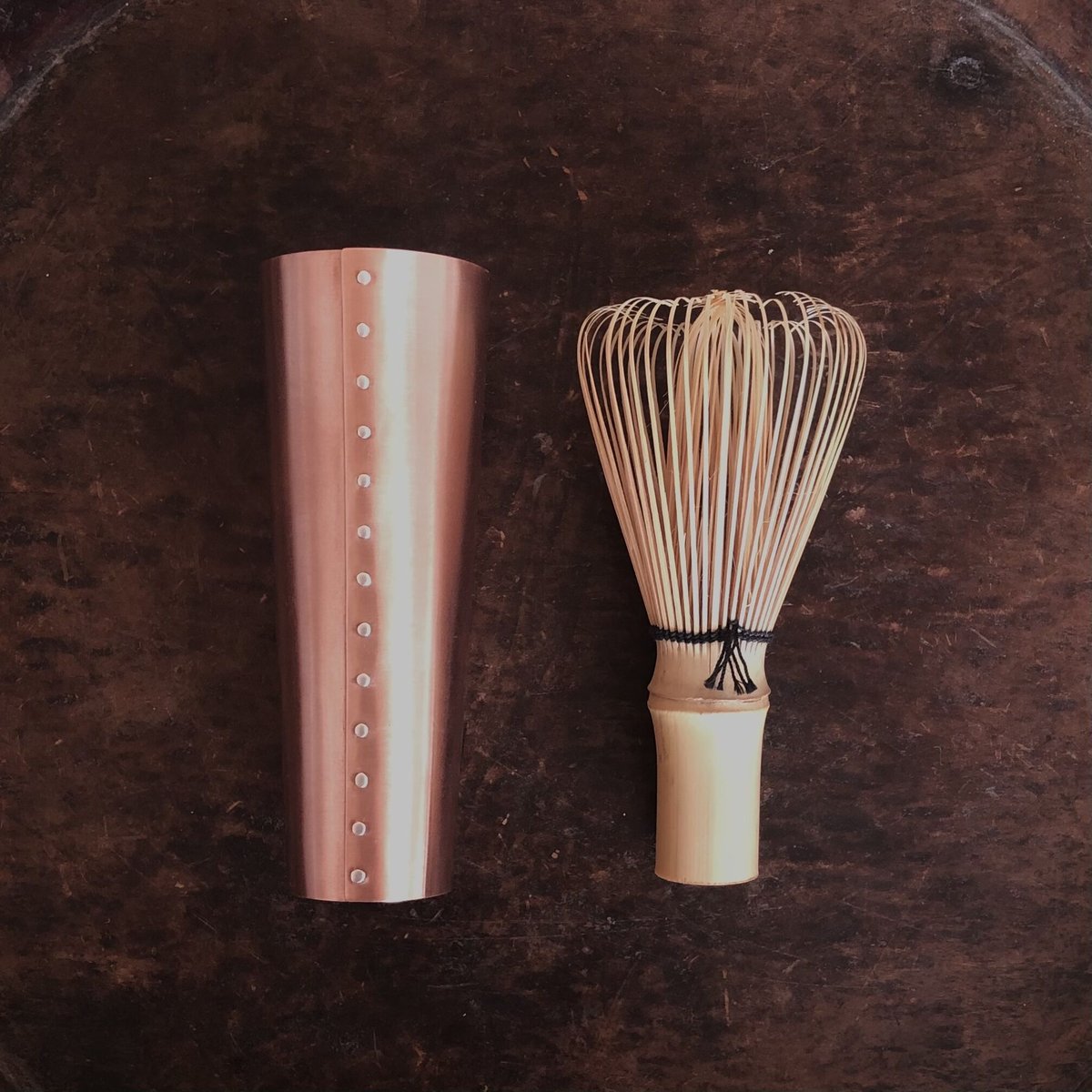 銅茶筅筒(小)【銀綴じ目•茶筅付】 | metal smith Yukari Ohara 銅茶筅筒(小)【銀綴じ目•茶筅付】 | metal smith Yukari Ohara