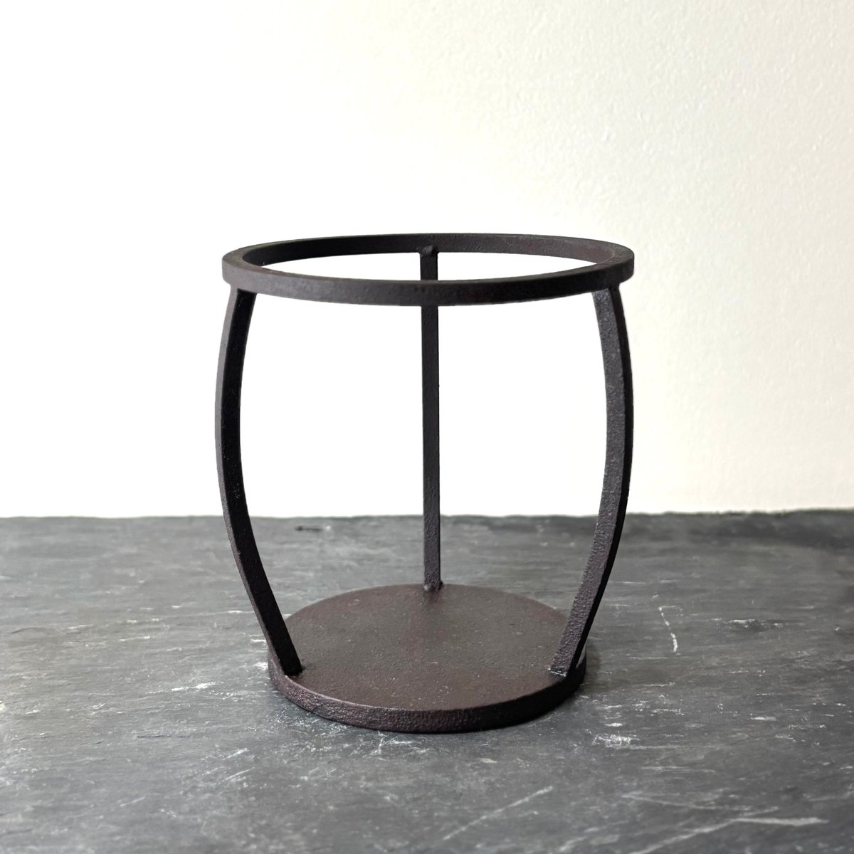 錆鉄三脚台 小 C | metal smith Yukari Ohara