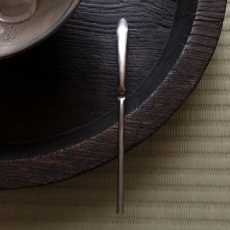 【閉店S.】復刻版手彫り茶杓　笹之葉定寸 南鐐細茶杓（小・櫂先蓮弁形） | metal smith Yukari Ohara