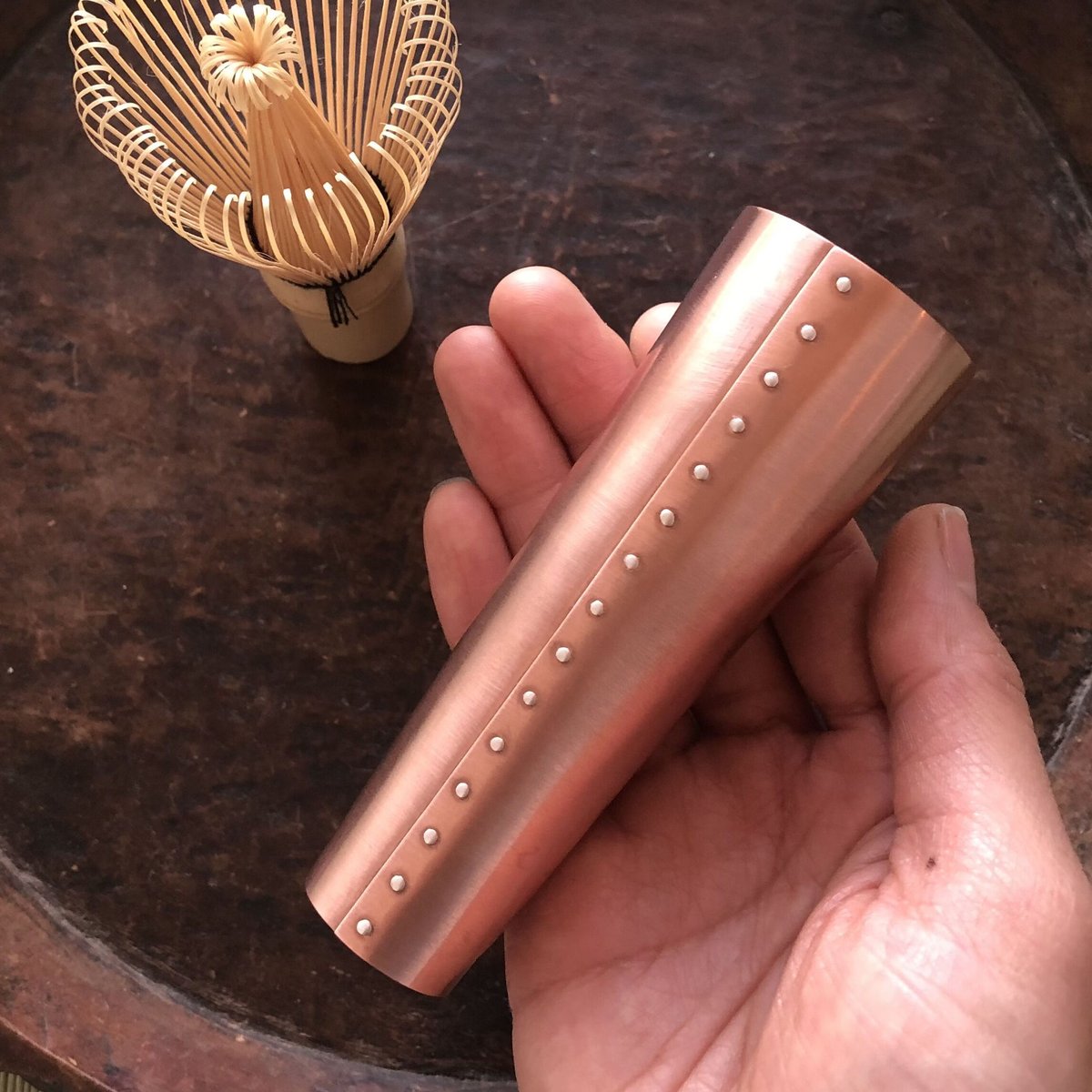 銅茶筅筒(大)【銀綴じ目•茶筅付】 | metal smith Yukari Ohara 銅茶筅筒(大)【銀綴じ目•茶筅付】 | metal smith Yukari Ohara
