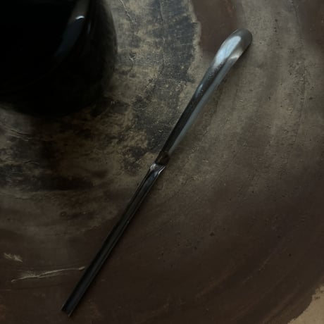 南鐐中節茶杓（新月）【黒仕上げ】