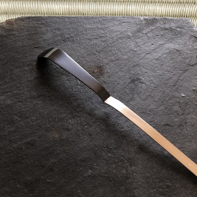 茶杓【黒と白】 | metal smith Yukari Ohara