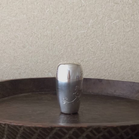 南鐐お守り棗【花唐草•磨き仕上げ】