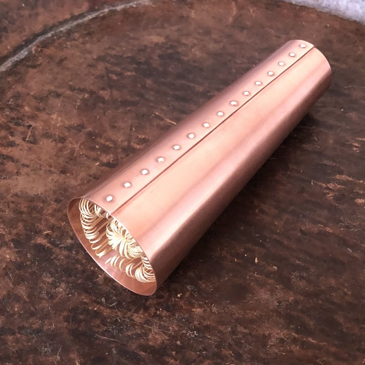 銅茶筅筒(大)【銀綴じ目•茶筅付】 | metal smith Yukari Ohara 銅茶筅筒(大)【銀綴じ目•茶筅付】 | metal smith Yukari Ohara